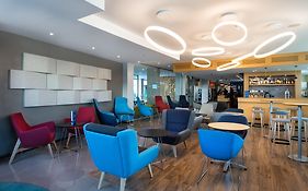 Holiday Inn Express Lisbon Airport 3*
